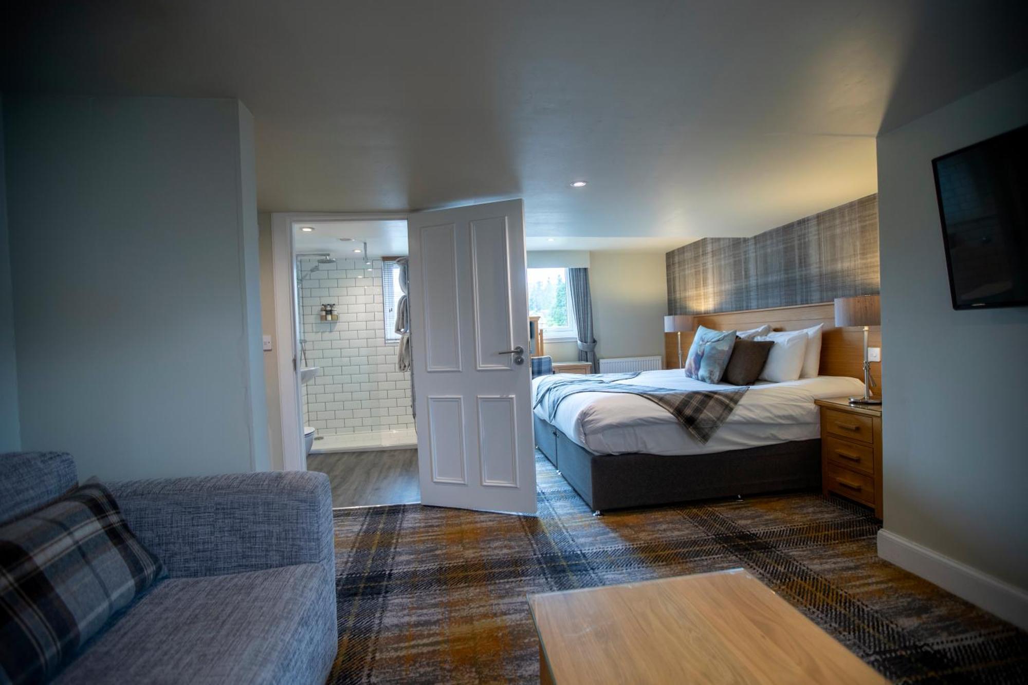 Mckays Hotel Пітлохрі Екстер'єр фото