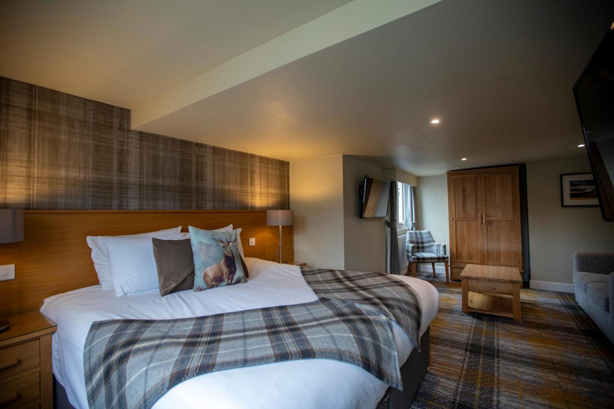 Mckays Hotel Пітлохрі Екстер'єр фото