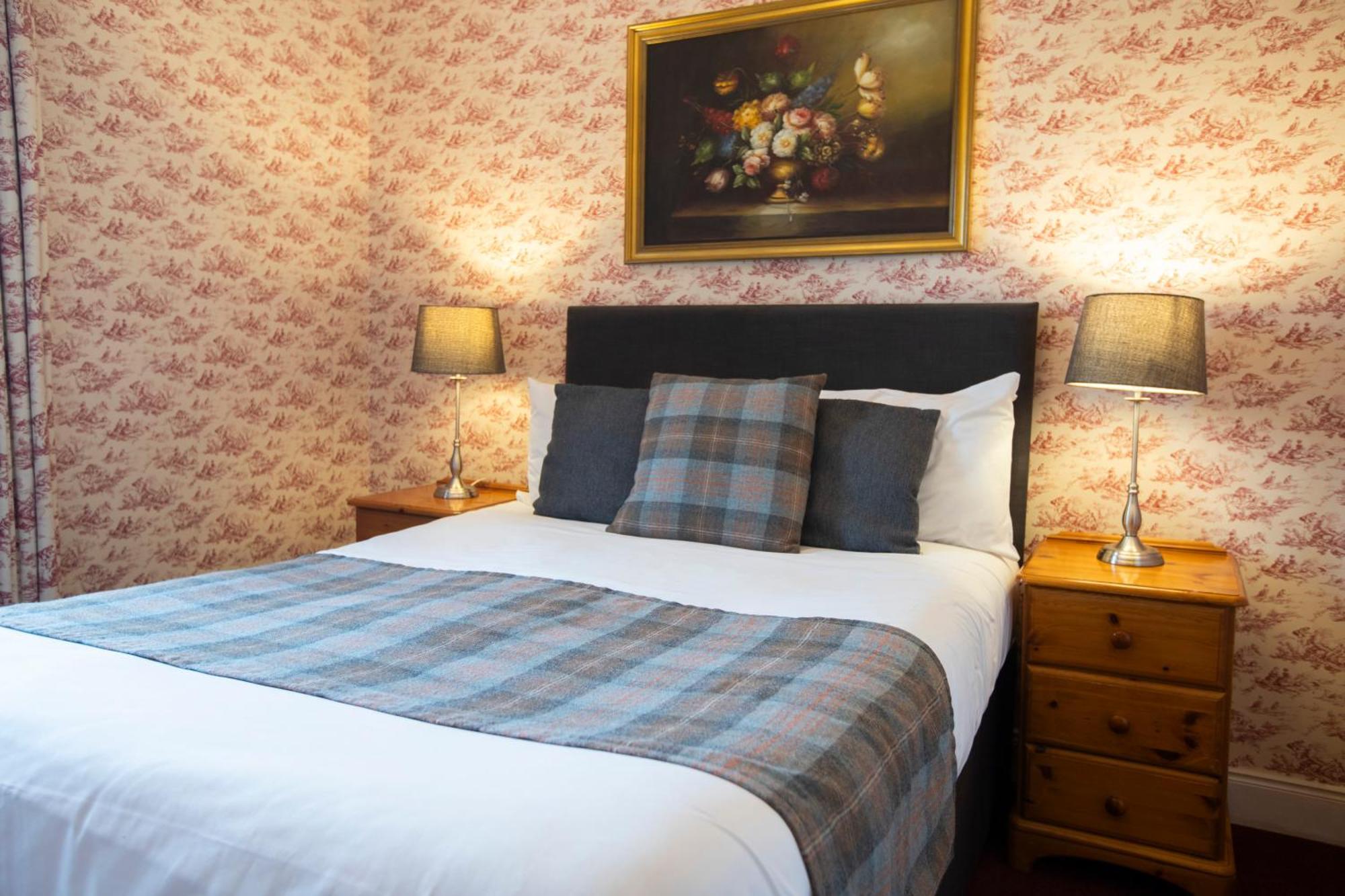 Mckays Hotel Пітлохрі Екстер'єр фото