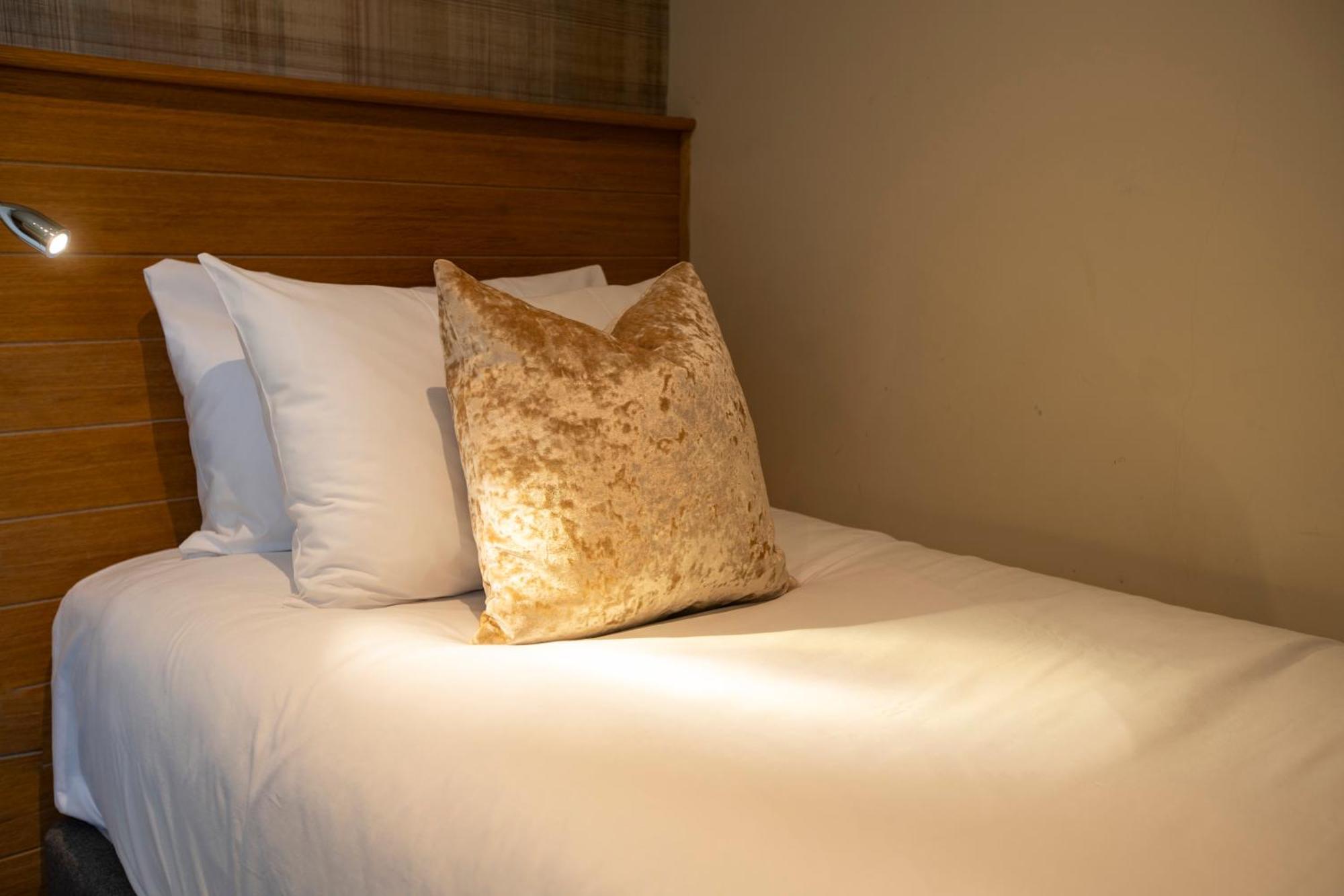 Mckays Hotel Пітлохрі Екстер'єр фото