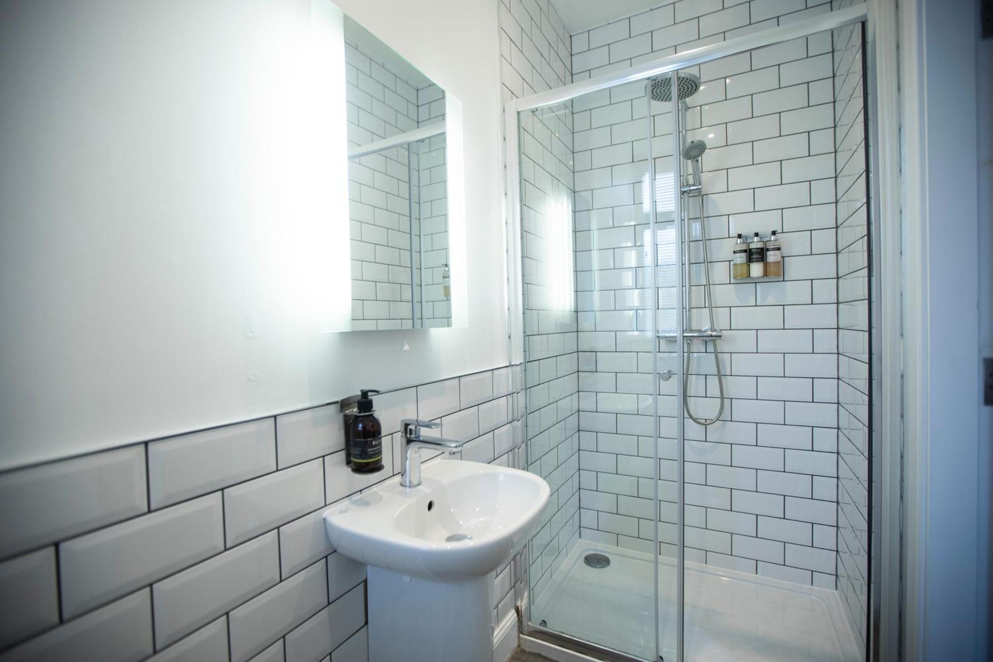 Mckays Hotel Пітлохрі Екстер'єр фото