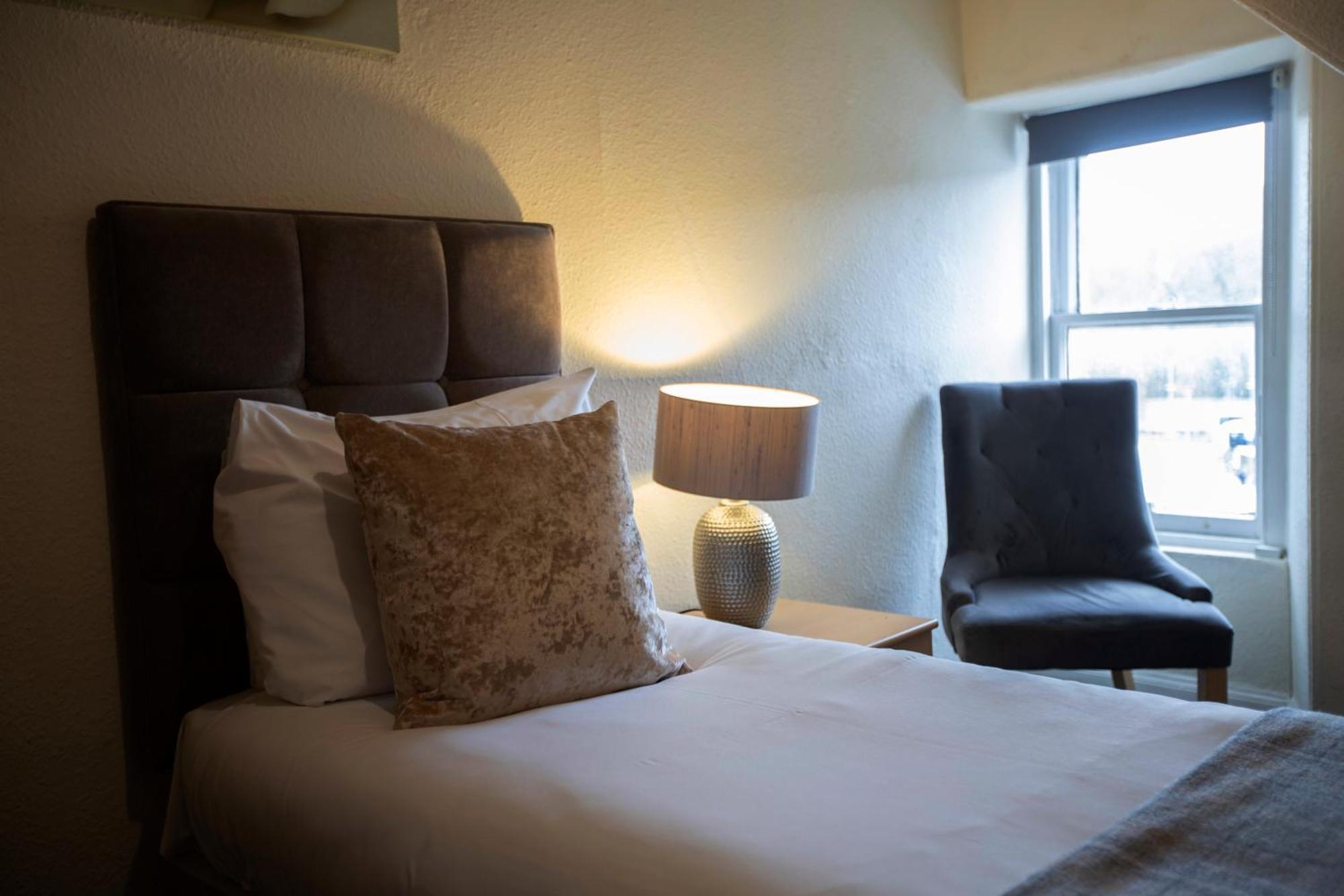 Mckays Hotel Пітлохрі Екстер'єр фото