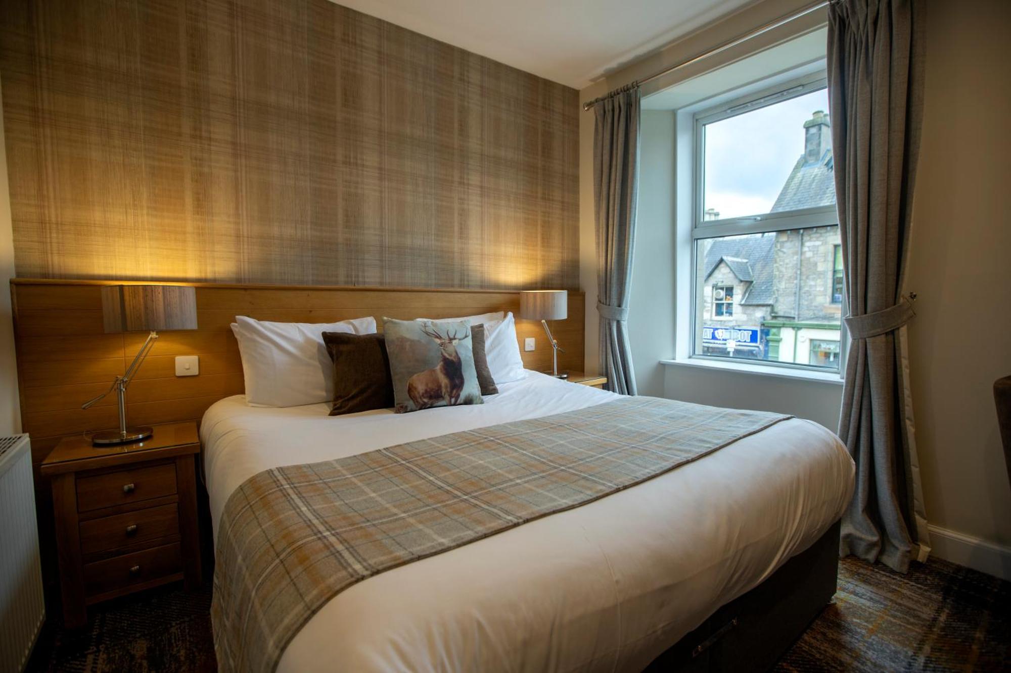 Mckays Hotel Пітлохрі Екстер'єр фото