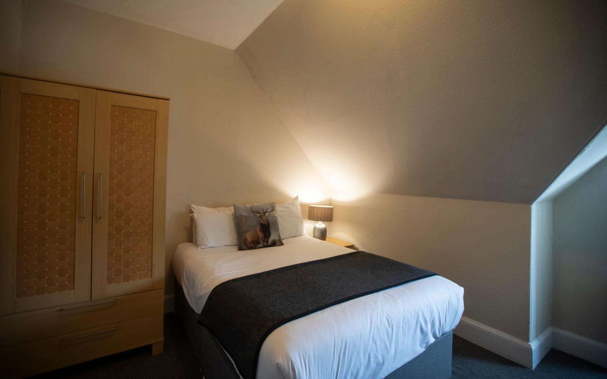 Mckays Hotel Пітлохрі Екстер'єр фото