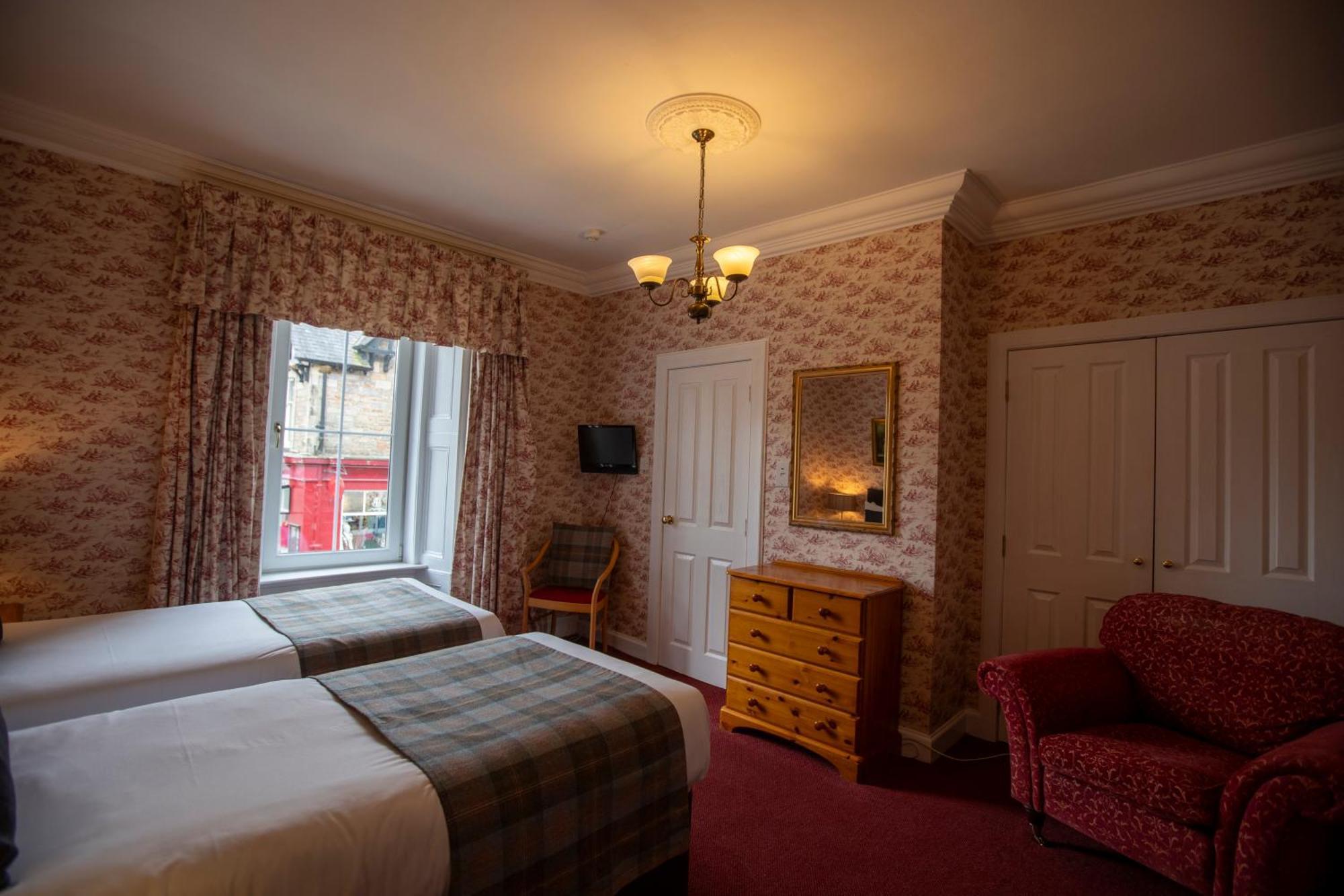Mckays Hotel Пітлохрі Екстер'єр фото