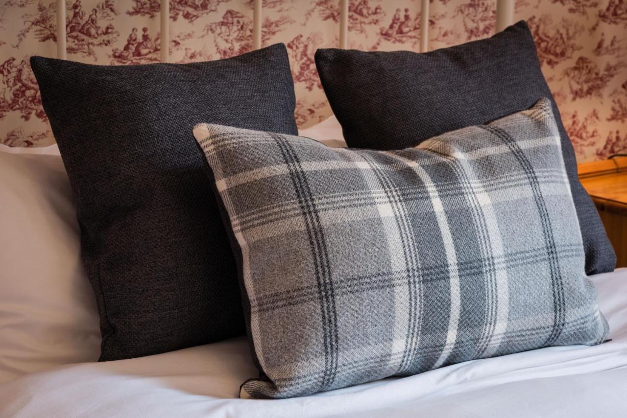 Mckays Hotel Пітлохрі Екстер'єр фото